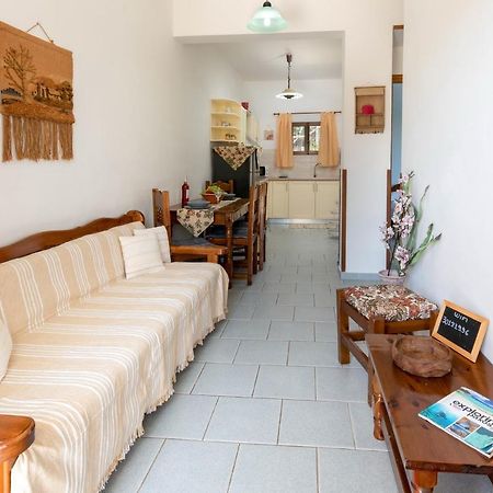 Voula Apartments Gaios Bagian luar foto