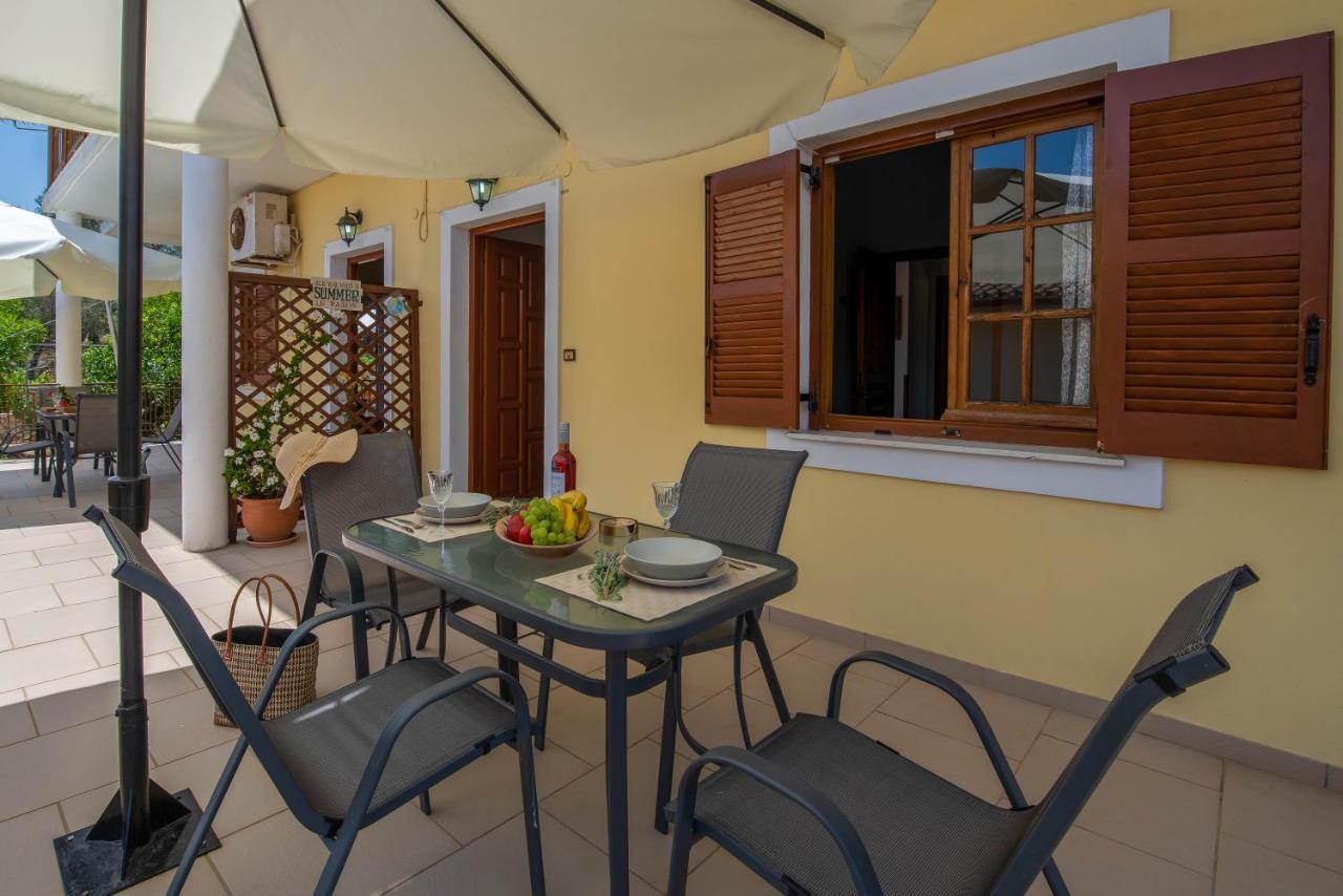 Voula Apartments Gaios Bagian luar foto