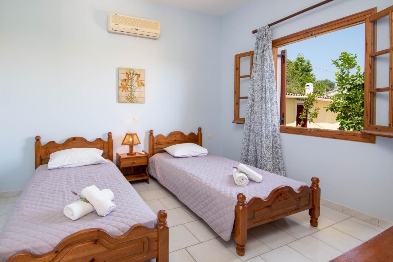 Voula Apartments Gaios Bagian luar foto