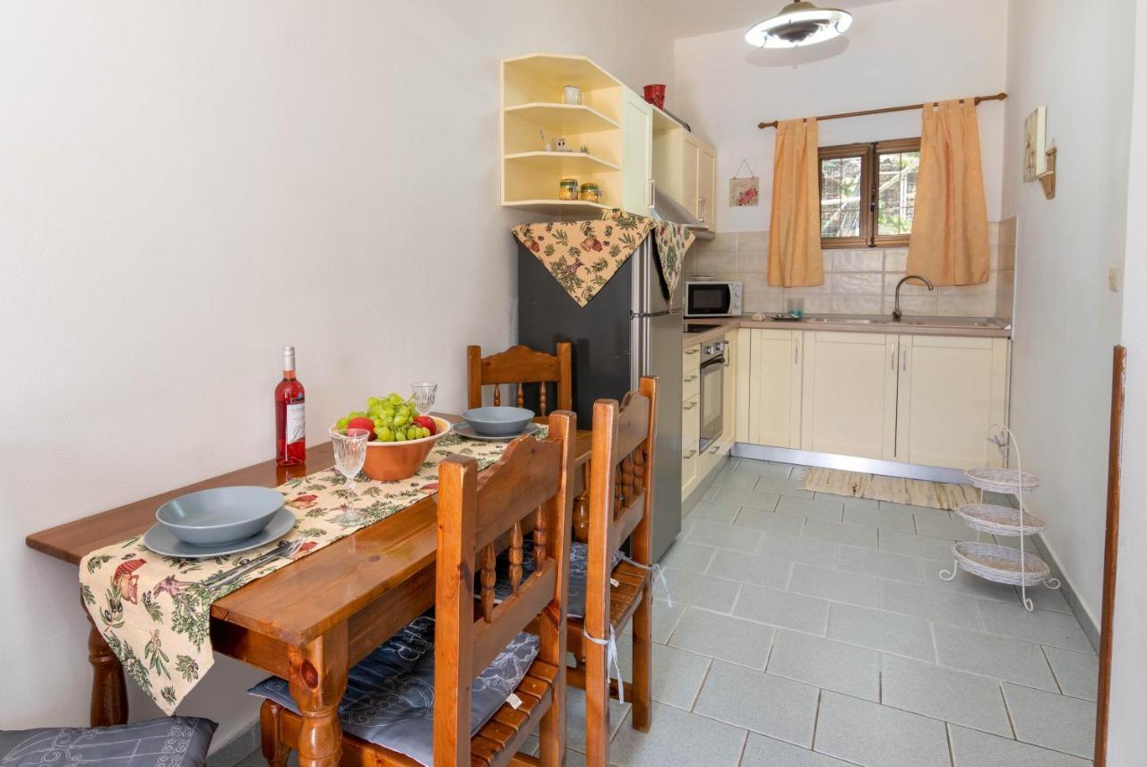 Voula Apartments Gaios Bagian luar foto
