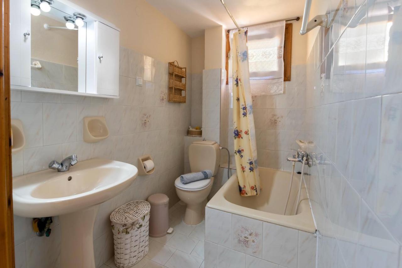 Voula Apartments Gaios Bagian luar foto