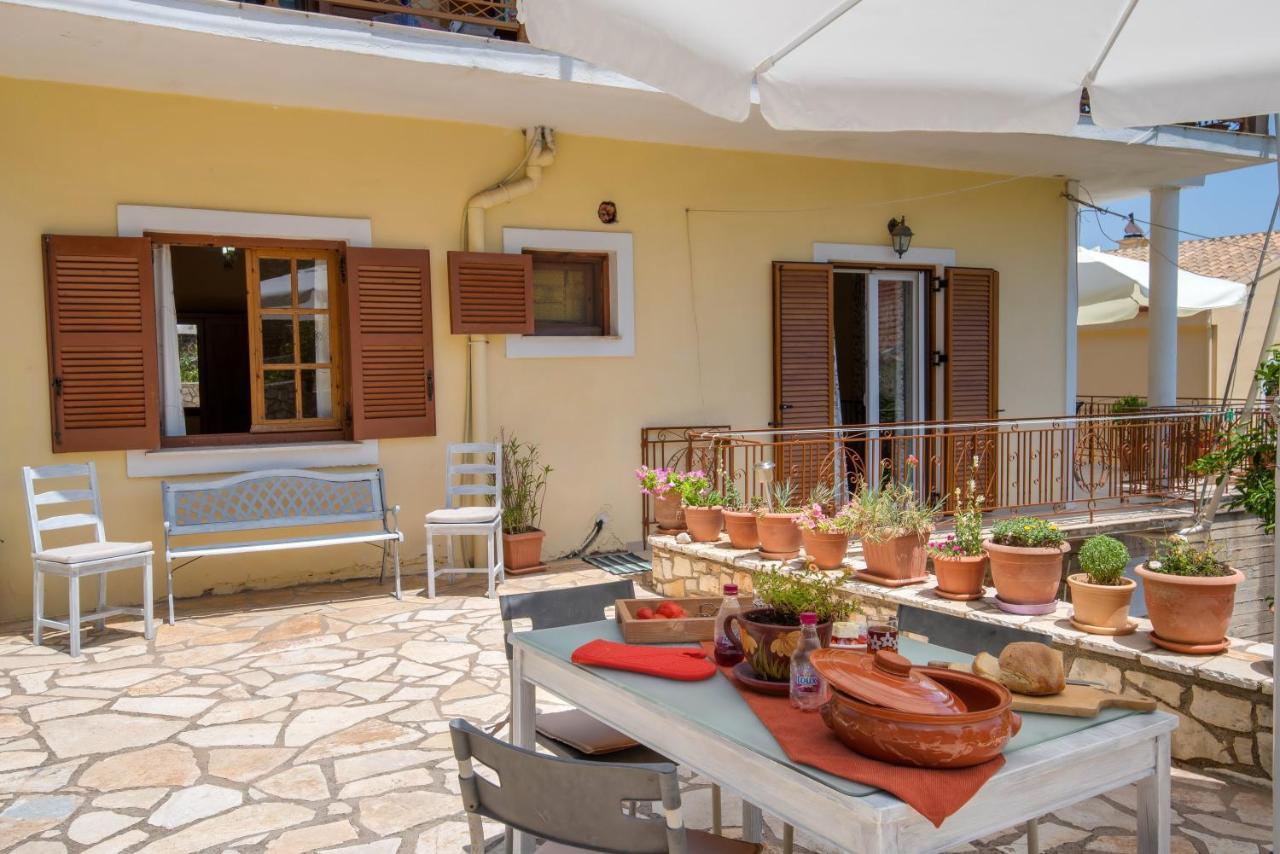 Voula Apartments Gaios Bagian luar foto