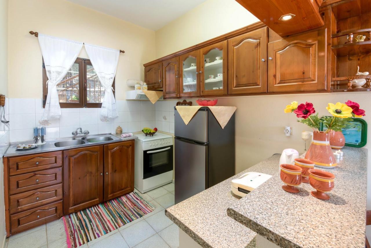 Voula Apartments Gaios Bagian luar foto